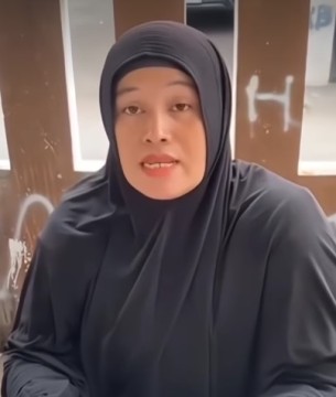 Warga kembalikan uang jarahan di rumah Ahmad Sahroni. (Instagram)